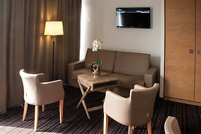 Brit Hotel Le Lodge