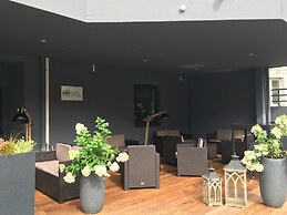 Brit Hotel Le Lodge