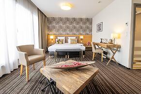 Brit Hotel Le Lodge