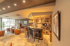 Brit Hotel Le Lodge