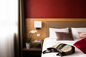 Brit Hotel Le Lodge