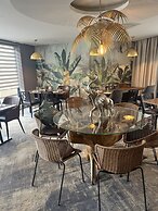 Brit Hotel Le Lodge