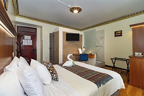 Friends Hotel & Rooftop - Historic Center & Museums