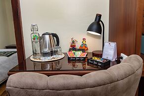 Friends Hotel & Rooftop - Historic Center & Museums