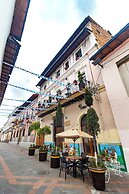 Friends Hotel & Rooftop - Historic Center & Museums
