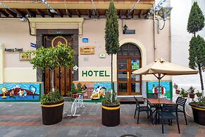 Friends Hotel & Rooftop - Historic Center & Museums
