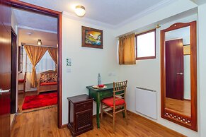 Friends Hotel & Rooftop - Historic Center & Museums