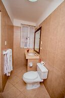 Yabar Hotel Plaza