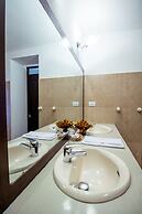 Yabar Hotel Plaza