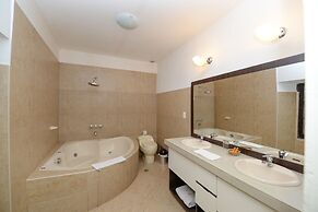 Yabar Hotel Plaza