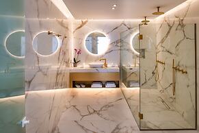 Aura Suites