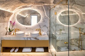 Aura Suites
