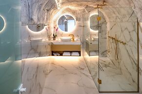 Aura Suites