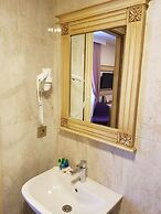 Apple Tree Hotel