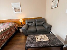 Overlander Motel