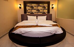 Louis Hotel