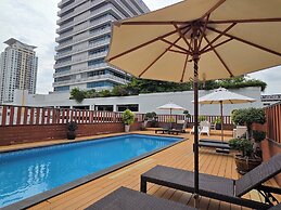 True Siam Rangnam Hotel
