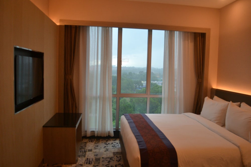 V8 Hotel