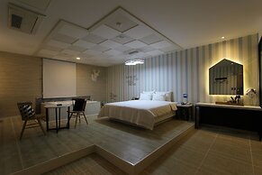 The Zenith Hotel
