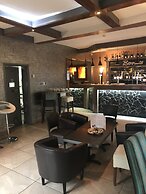 Bennetts Hotel