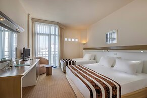 Green Max Hotel