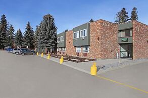 Guest House Inn & Suites