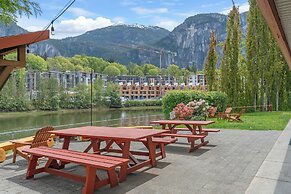 Squamish Adventure Inn
