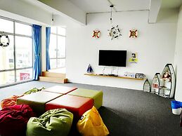 Roof Talk Theme Hostel