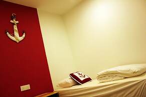 Roof Talk Theme Hostel