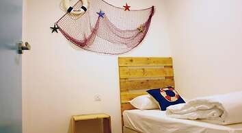 Roof Talk Theme Hostel
