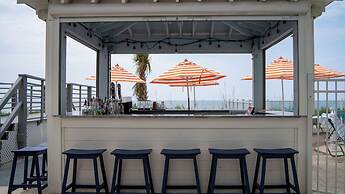 Crystal Coast Oceanfront Hotel
