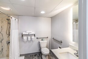 Crystal Coast Oceanfront Hotel