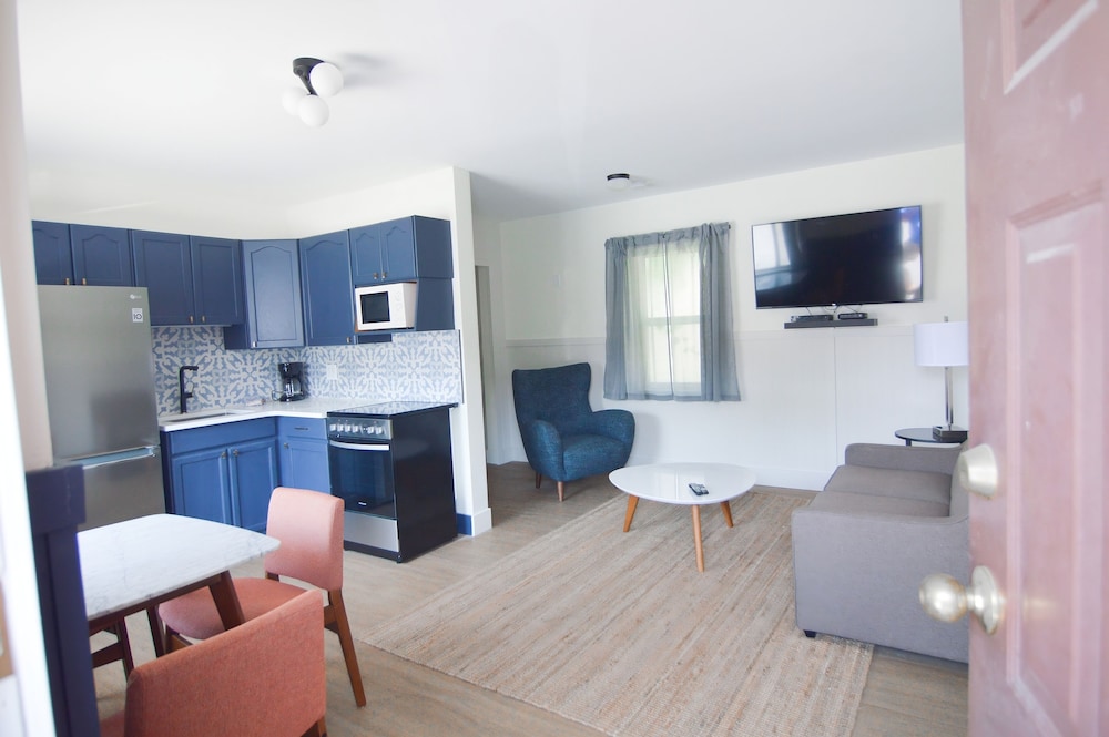 Shoreline Resort