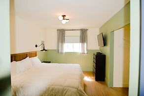 Shoreline Resort