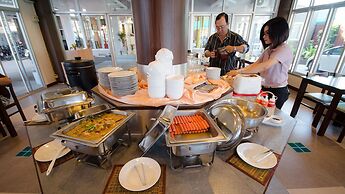 Charoenchit House