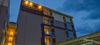 Charoenchit House