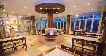 Charoenchit House
