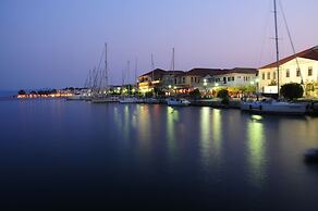 Faros Apartments