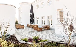 WH Apartments