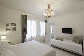 Chiara Lodge
