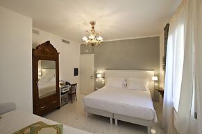 Chiara Lodge