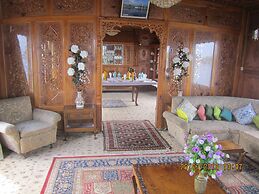 Zaffer Group of Houseboats