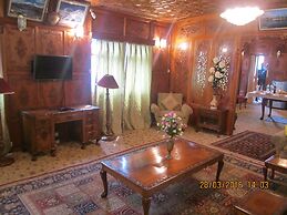 Zaffer Group of Houseboats