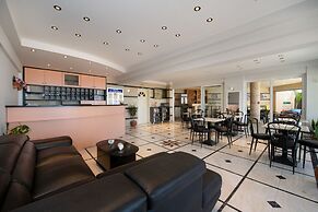 Sunrise Studios & Apartments