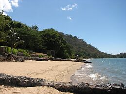 Nkhudzi Beach Lodge