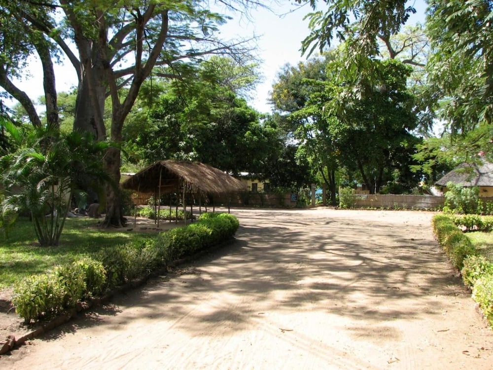 Nkhudzi Beach Lodge