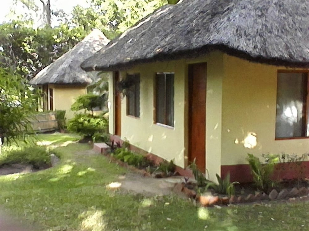 Nkhudzi Beach Lodge