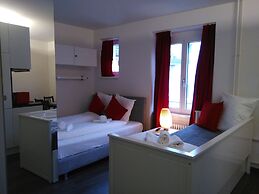 INSIDE FIVE City Apartments