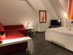INSIDE FIVE City Apartments