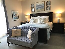 Tattingstone Inn